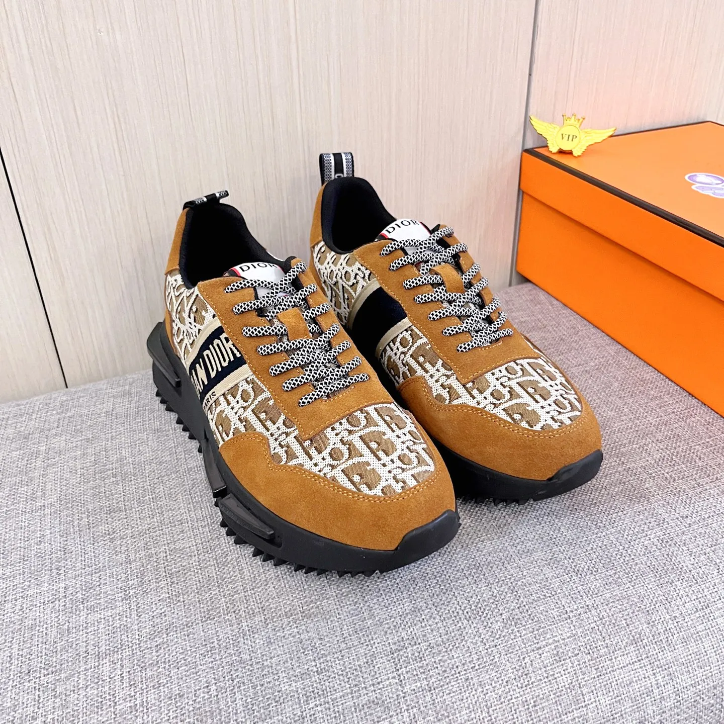 Men's shoes 💰 460 men's shoes 💰【 Dior 】🔥 High-end men's shoes brand official website 1:1 latest masterpiece: the upper is made of frosted cowhide imported from Italy with a comfortable and breathable lining ➕ Made of the original non-slip and wear-resistant outsole 🔥, making walking more convenient and comfortable! An exclusive new model, a stunning work, a beautiful 1:1 replica [color] compared to the official quality! Create a fashionable personality to set off your uniqueness! A must-have for trendy men! Classic 🔥Size: 38-44 Color: 🔥 2⃣️colors available🔥.